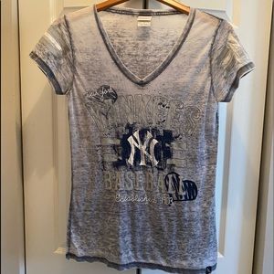 Ladies lightweight NY Yankees tshirt